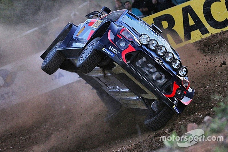Лідер WRC перекинувся на шейкдауні в Іспанії