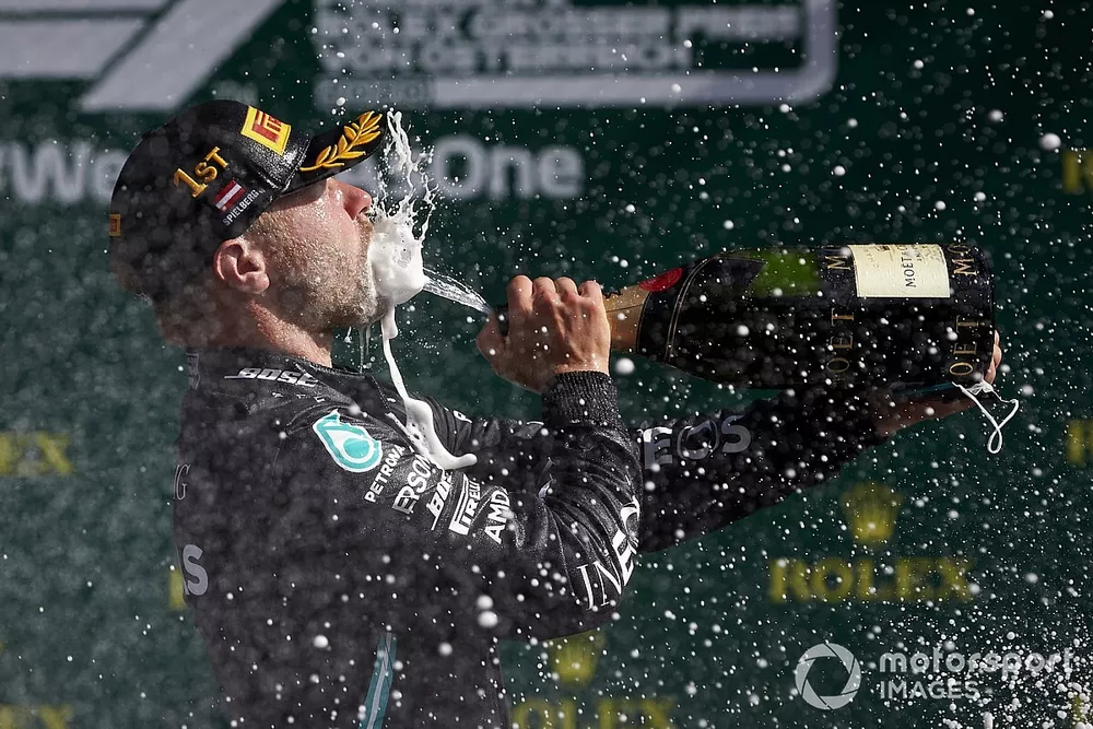 Valtteri Bottas, Mercedes AMG F1, sprays the champagne on the podium