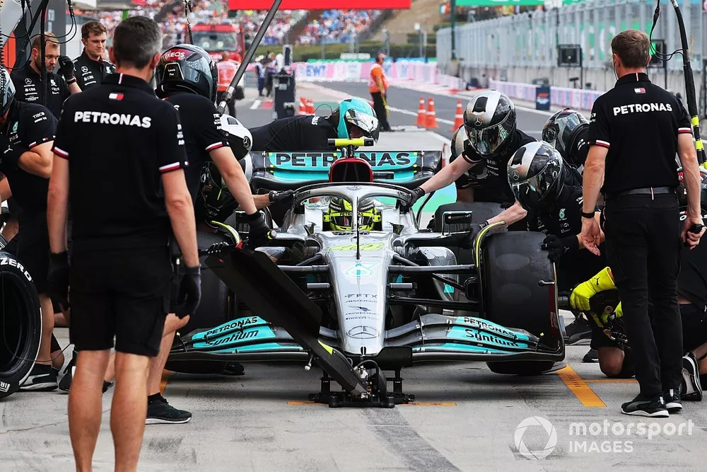 Lewis Hamilton, Mercedes W13, in the pits during practice