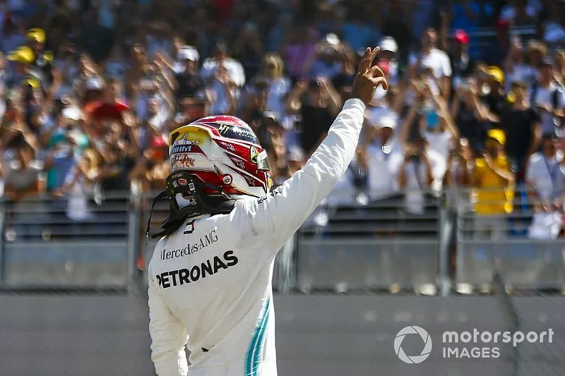 Ganador de la pole Lewis Hamilton, Mercedes AMG F1
