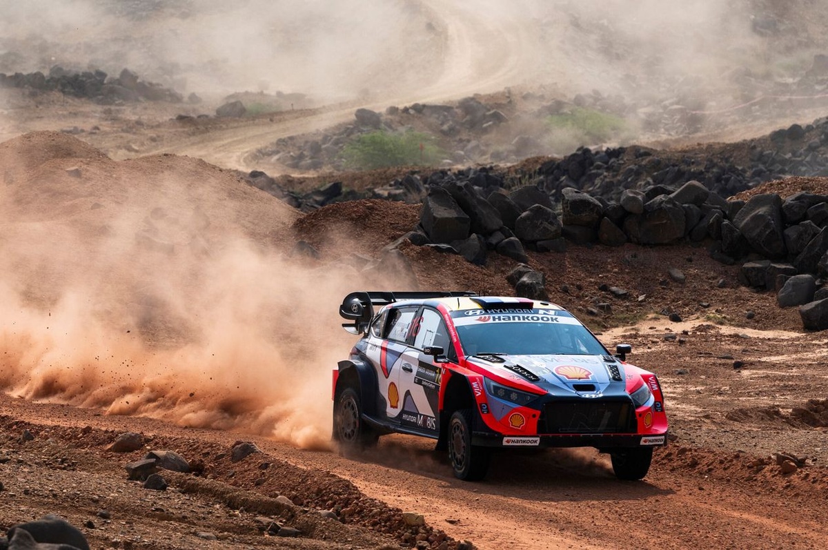 WRC Saudi Arabia: Adrien Fourmaux leads, Elfyn Evans loses ground in title fight to Sebastien...