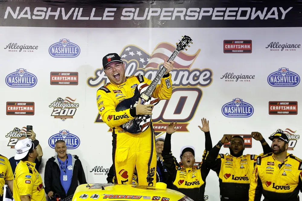 Layne Riggs wins, No. 34 Front Row Motorsports Ford