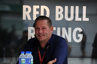 Jos Verstappen: Red Bull, büyük bir takımın neler yapabileceğini gösterdi