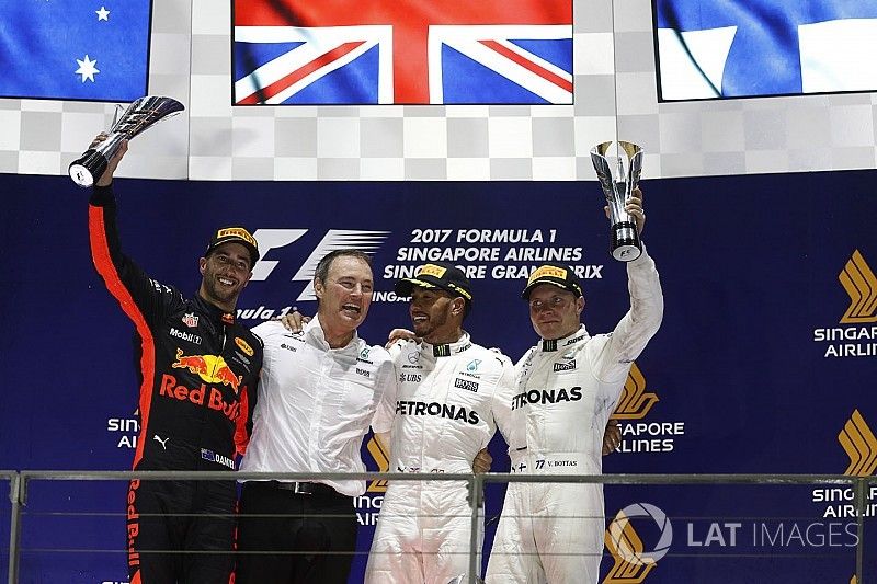 Podio: ganador de la carrera Lewis Hamilton, Mercedes AMG F1, segundo lugar Daniel Ricciardo, Red Bu