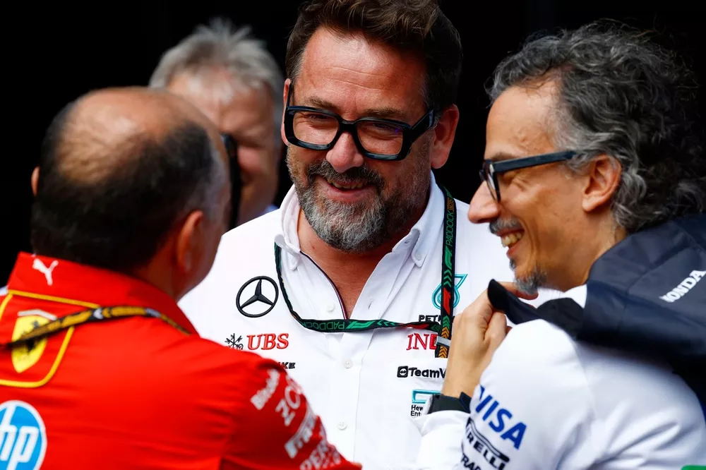 Frederic Vasseur, directeur de la Scuderia Ferrari, avec Gwen Lagrue, Mercedes, Laurent Mekies, Team Principal, RB F1 Team 