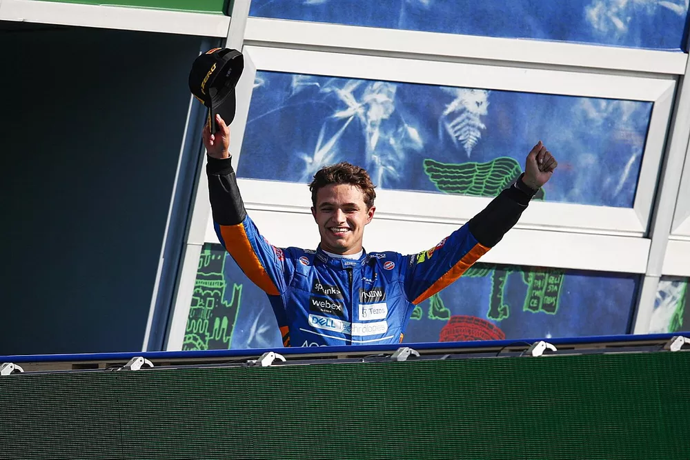 Lando Norris, McLaren, 2e positie, komt op het podium