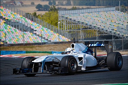 Két mobil-gamer igazi sportautókat tesztelhetett, köztük egy F1-es Williamst!