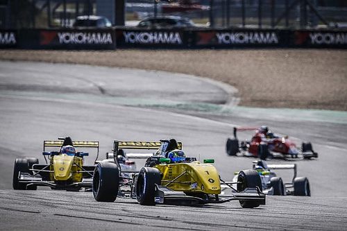 Renault desafía a la FIA y sigue adelante con su F3