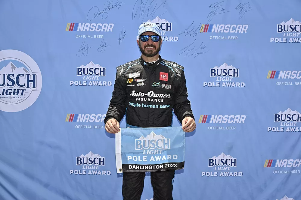 Martin Truex Jr., Joe Gibbs Racing, Auto-Owners Insurance Toyota Camry gana la pole