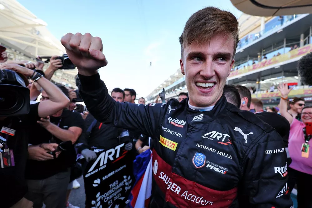 Theo Pourchaire, f&ecirc;te son titre de Champion de F2