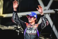 Vi&ntilde;ales lidera el warm up de Austin con un compuesto medio