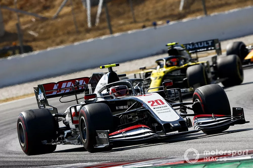 Kevin Magnussen, Haas VF-20, Esteban Ocon, Renault F1 Team R.S.20