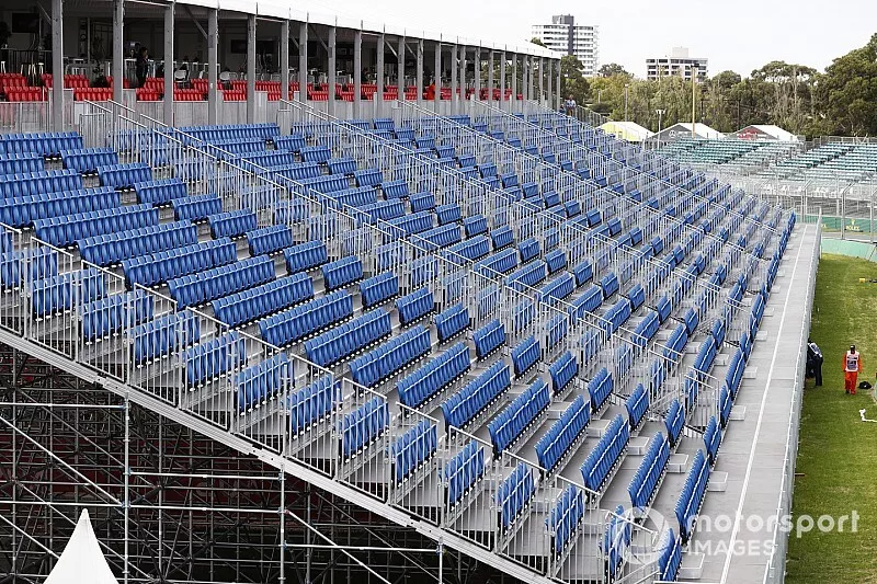 Des tribunes vides