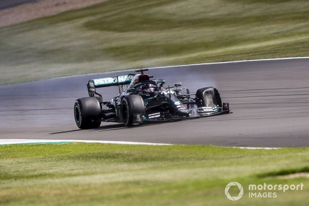 Lewis Hamilton, Mercedes F1 W11 avec une crevaison