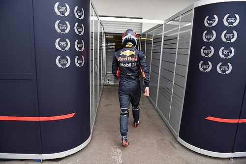 Ricciardo siente que est&aacute; recibiendo muchos "ganchos" en 2018