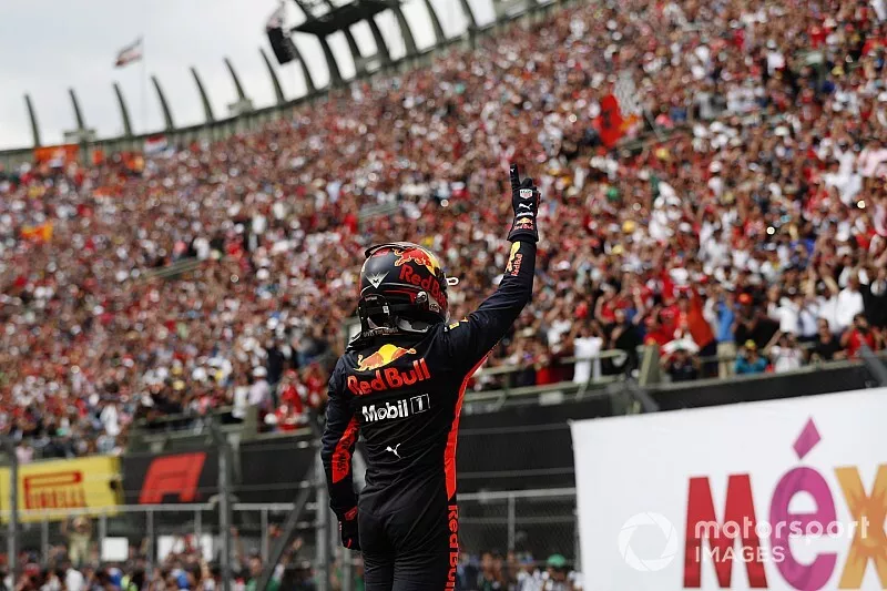 Max Verstappen, Red Bull Racing, celebra en Parc Ferme despu&eacute;s de ganar la carrera