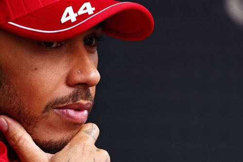 Ferrari defiende a Hamilton tras una orden de equipo fallida: "Calculó mal"