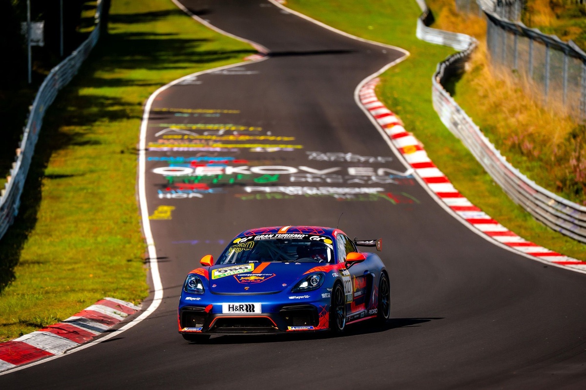 Max Verstappen completes NLS debut