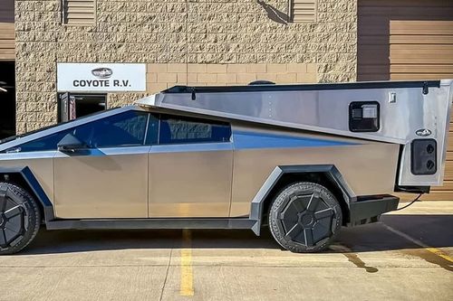CyberPhoenix: el Tesla Cybertruck camperizado