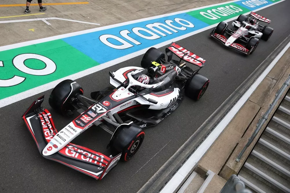 Esteban Ocon, Haas F1 Team, Oliver Bearman, Haas F1 Team