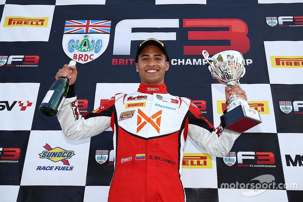 Podium: race winner Manuel Maldonado, Fortec Motorsport