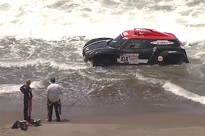 Insiden terceburnya mobil Al-Rajhi ke laut