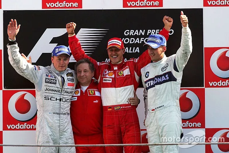 Podyum: 2. Kimi Raikkonen, McLaren, Jean Todt, Ferrari Spor direktörü, yarış galibi Michael Schumacher, Ferrari ve 3. Robert Kubica, BMW Sauber F1