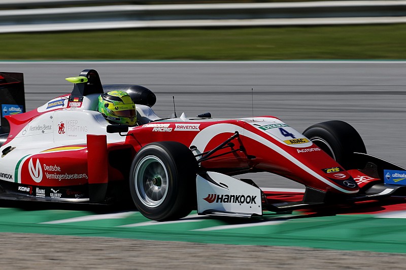 Mick Schumacher si impone sul bagnato di Gara 1 al Red Bull Ring ed è il nuovo leader del campionato