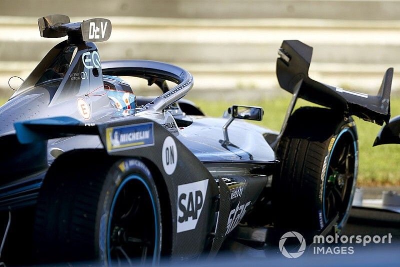 Nyck de Vries, Mercedes Benz EQ, EQ Silver Arrow 01 damages the front wing