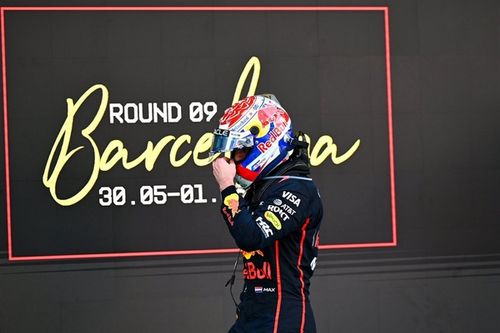 Verstappen acalla preguntas por el choque con Russell: "¿Importa?"