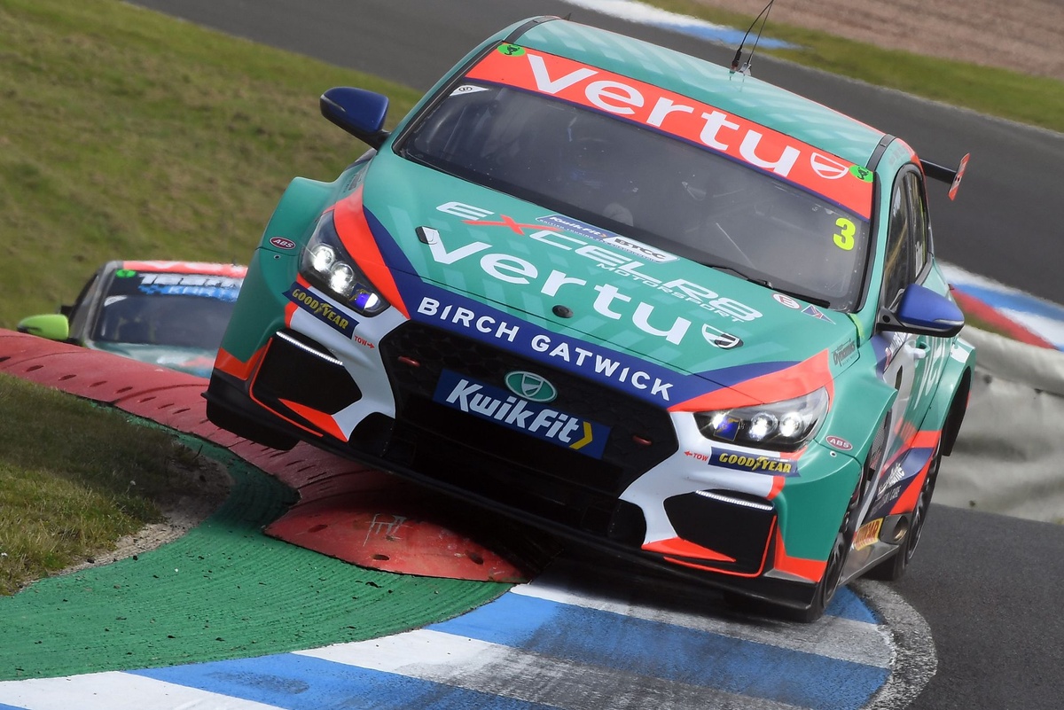 BTCC Donington Park: Chilton bounces back from red flag to top times