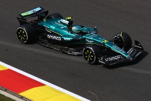 F1コレクション アストンマーティン メルセデス 性能差はどれくらい？ メルセデスとアストンマーチンのF1セーフティ