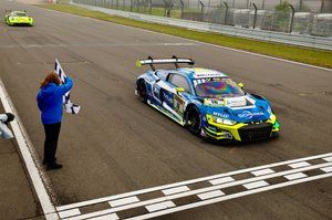 Nurburgring 24 horas: Scherer PHX Audi gana tras 14 horas de carrera detenida