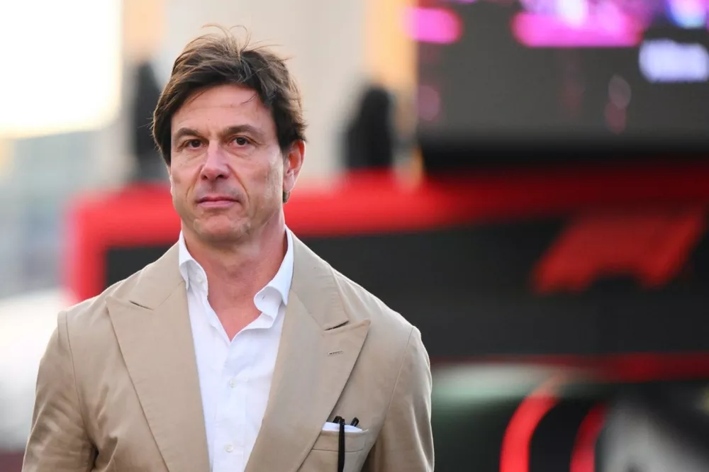 Toto Wolff, chefe de equipe e CEO da Mercedes-AMG F1 Team, chega &agrave; pista
