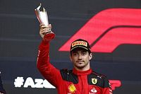 Leclerc, en el podio: "Cerca, pero no fue suficiente para Alonso"