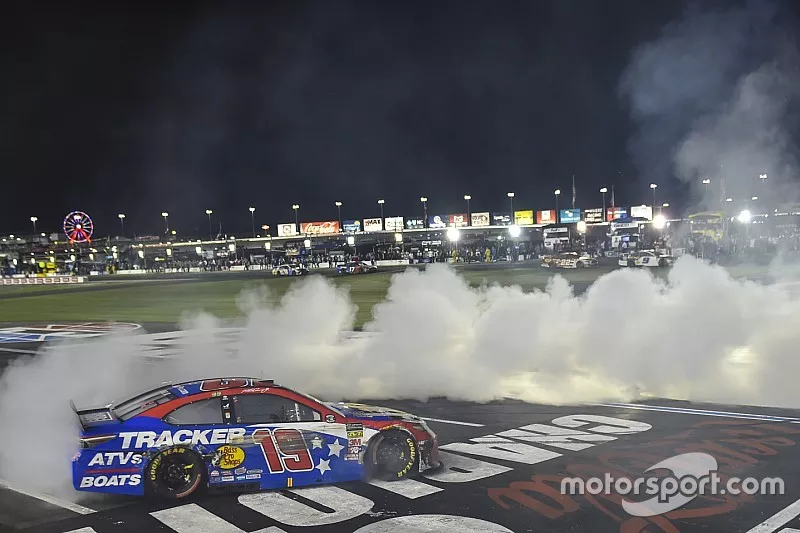 Race Winner Martin Truex Jr., Joe Gibbs Racing, Toyota Camry Bass Pro Shops / TRACKER ATVs & Boats / USO
