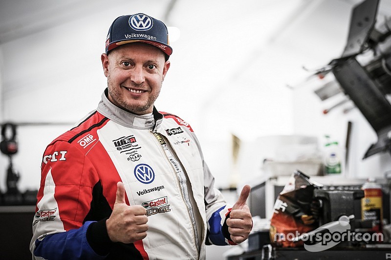 Malaysia: il Teamwork Motorsport piazza il colpaccio con Rob Huff