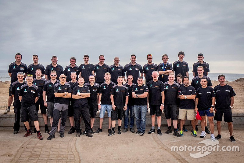 Dakar 2019: ecco lo squadrone del team Petronas De Rooy Iveco