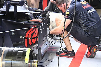 Red Bull: si puliscono gli slot sui binari del fondo di Verstappen