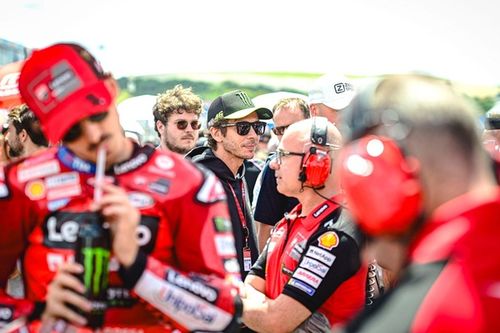Rossi defiende a Bagnaia frente a los "escépticos"