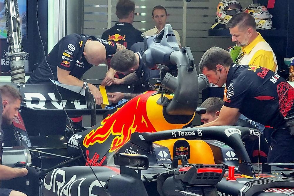 Mechanics work on the DRS of Max Verstappen, Red Bull RB18