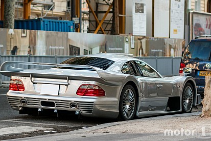 Une Mercedes-Benz CLK GTR à Paris