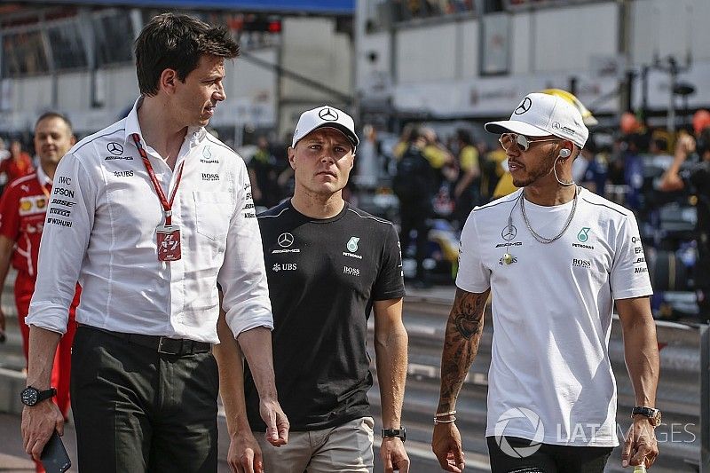 Toto Wolff, Mercedes AMG F1 Director of Motorsport, Valtteri Bottas, Mercedes AMG F1 and Lewis Hamilton, Mercedes AMG F1