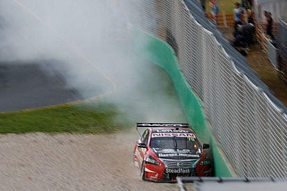 La De Silvestro kappaò a Melbourne per uscita di pista!