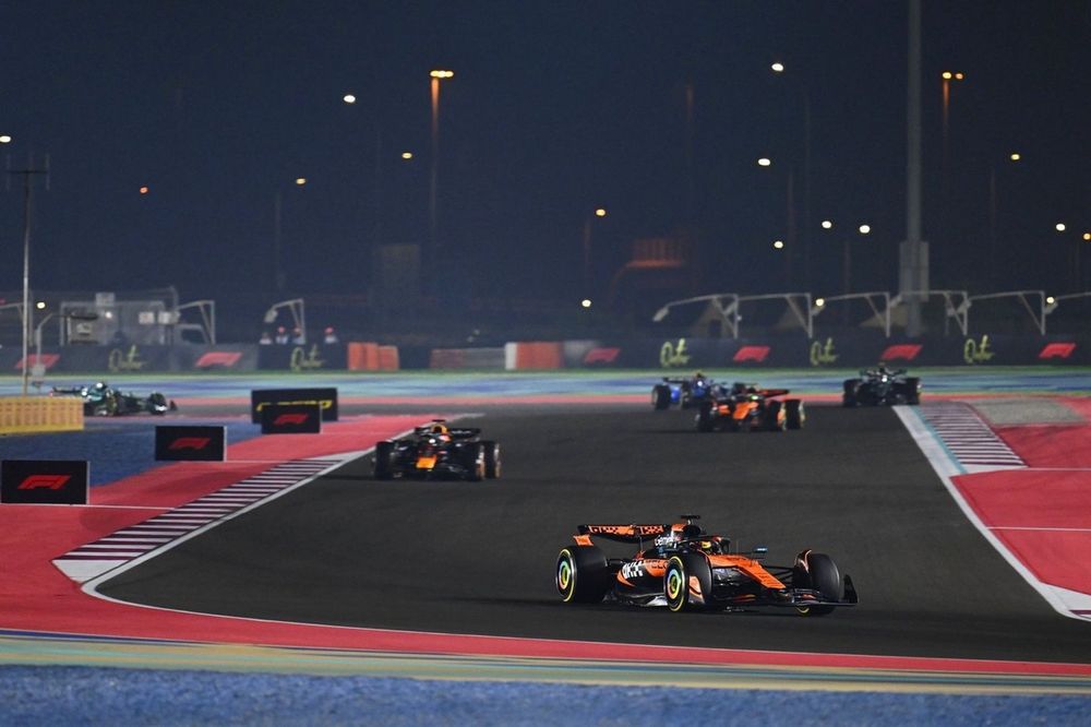 Lando Norris, McLaren, Oscar Piastri, McLaren, Max Verstappen, Red Bull Racing