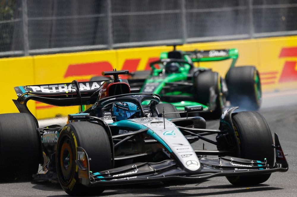 George Russell, Mercedes F1 W15, Valtteri Bottas, Stake F1 Team Kick Sauber C44