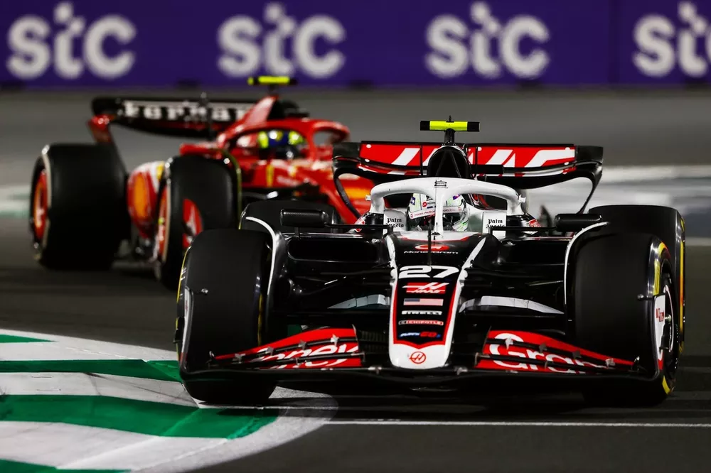 Nico Hulkenberg, Haas VF-24, Oliver Bearman, Ferrari SF-24