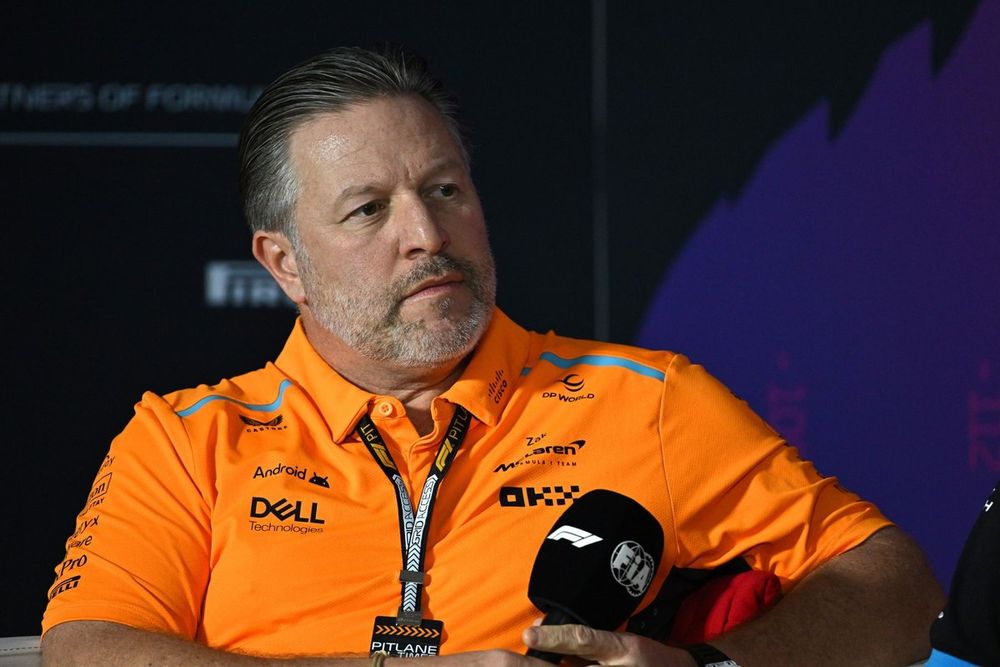 Zak Brown, CEO de McLaren Racing, en la rueda de prensa