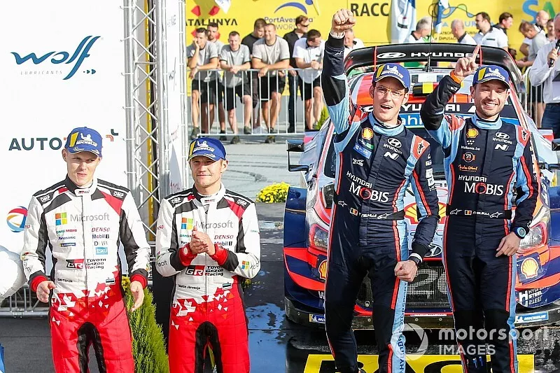 Podium: Winner Thierry Neuville, Nicolas Gilsoul, Hyundai Motorsport Hyundai i20 Coupe WRC, second place Ott T&auml;nak, Martin J&auml;rveoja, Toyota Gazoo Racing WRT Toyota Yaris WRC, third place Dani Sordo, Carlos del Barrio, Hyundai Motorsport Hyundai i20 Coupe WRC