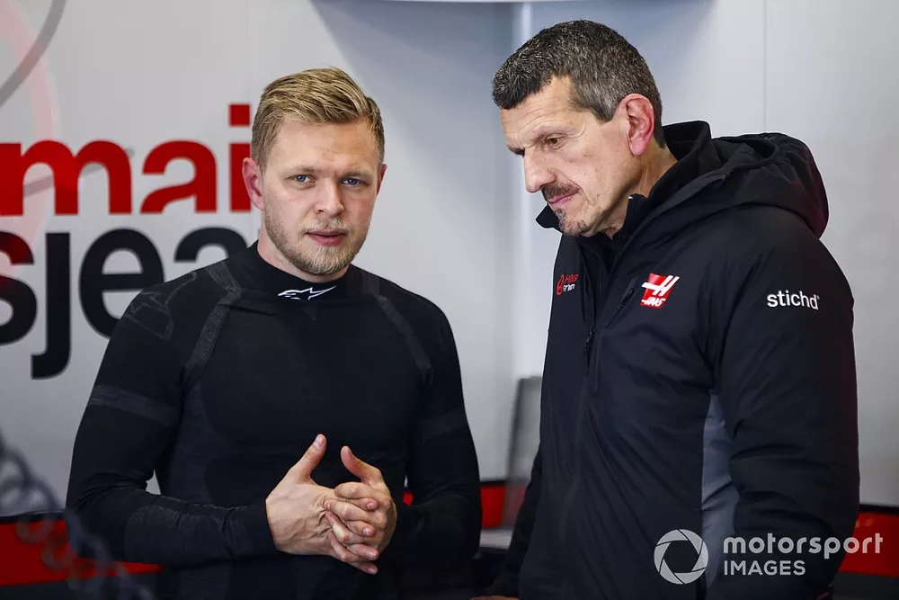 Kevin Magnussen, Haas F1 Team, and Guenther Steiner, Team Principal, Haas F1 Team